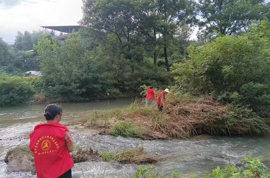 【石牛寨镇防汛救灾系列报道⑥】：姜源村全力以“复”开展河道清理行动