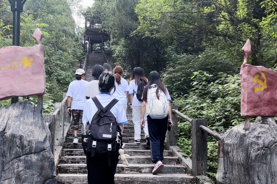 湖南师范大学历史文化学院暑期实践队赴仙姑岩·红军营景区开展调研活动