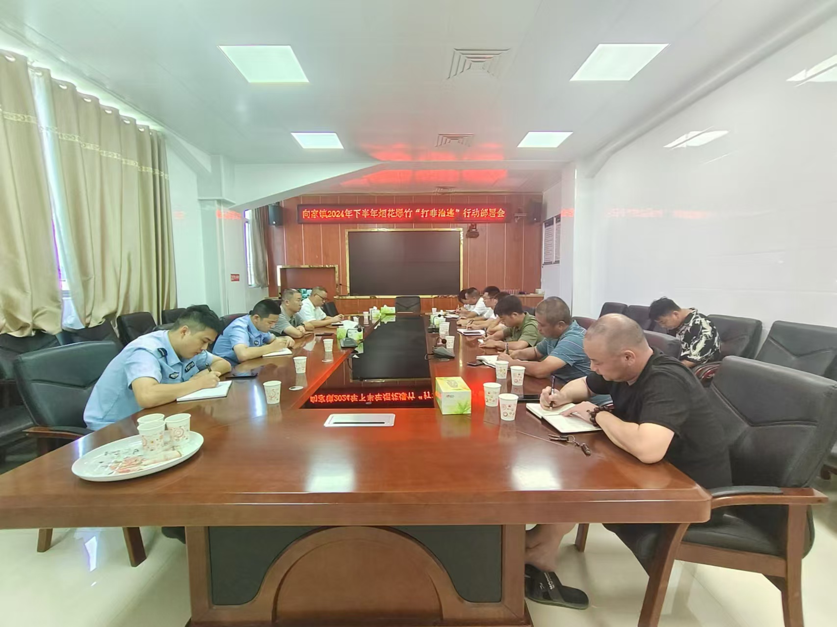 “打非治违，不留死角”——向家镇开展烟花爆竹专项排查整治行动