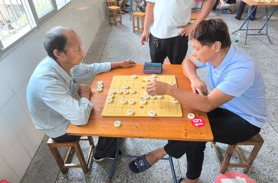 虹桥镇：举办首届“伊顿杯”象棋比赛