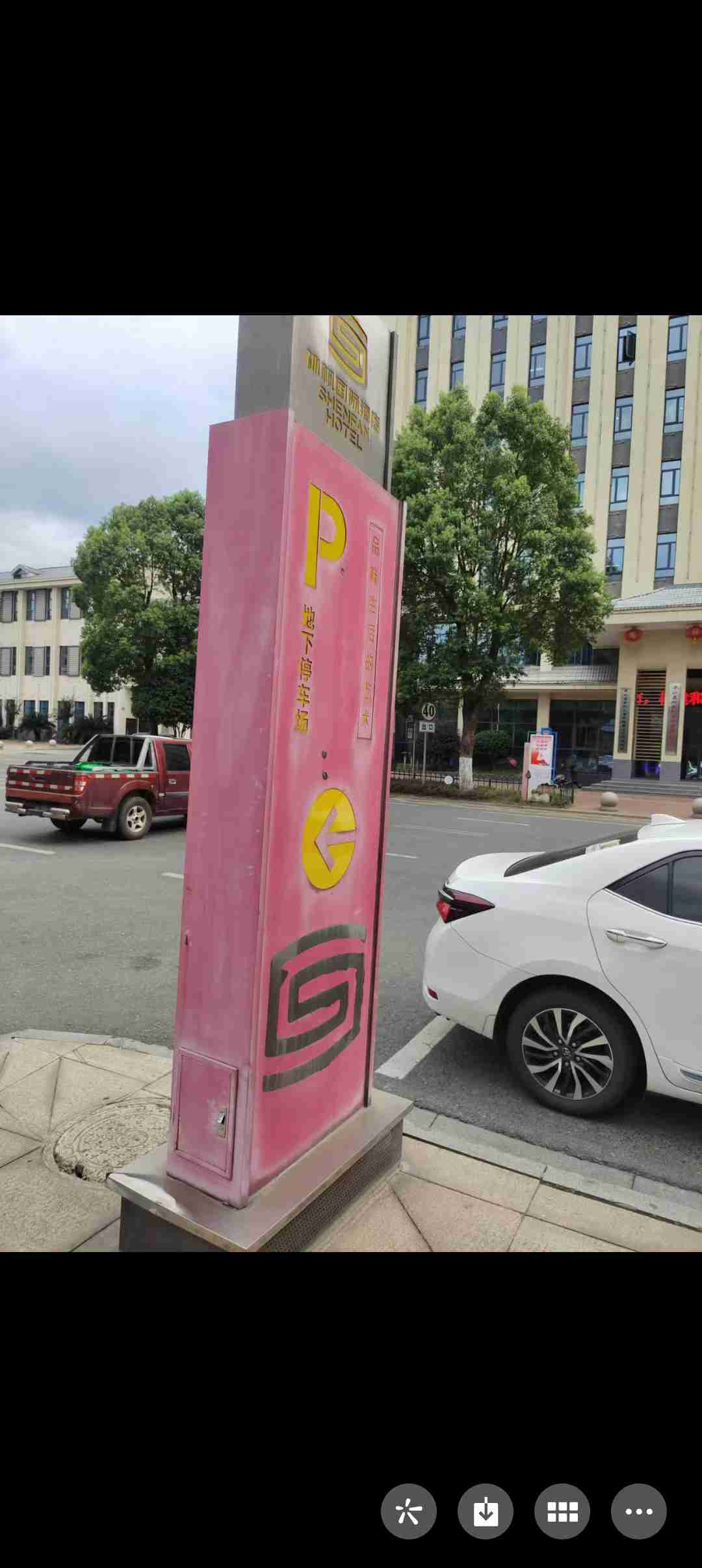 广告牌褪色