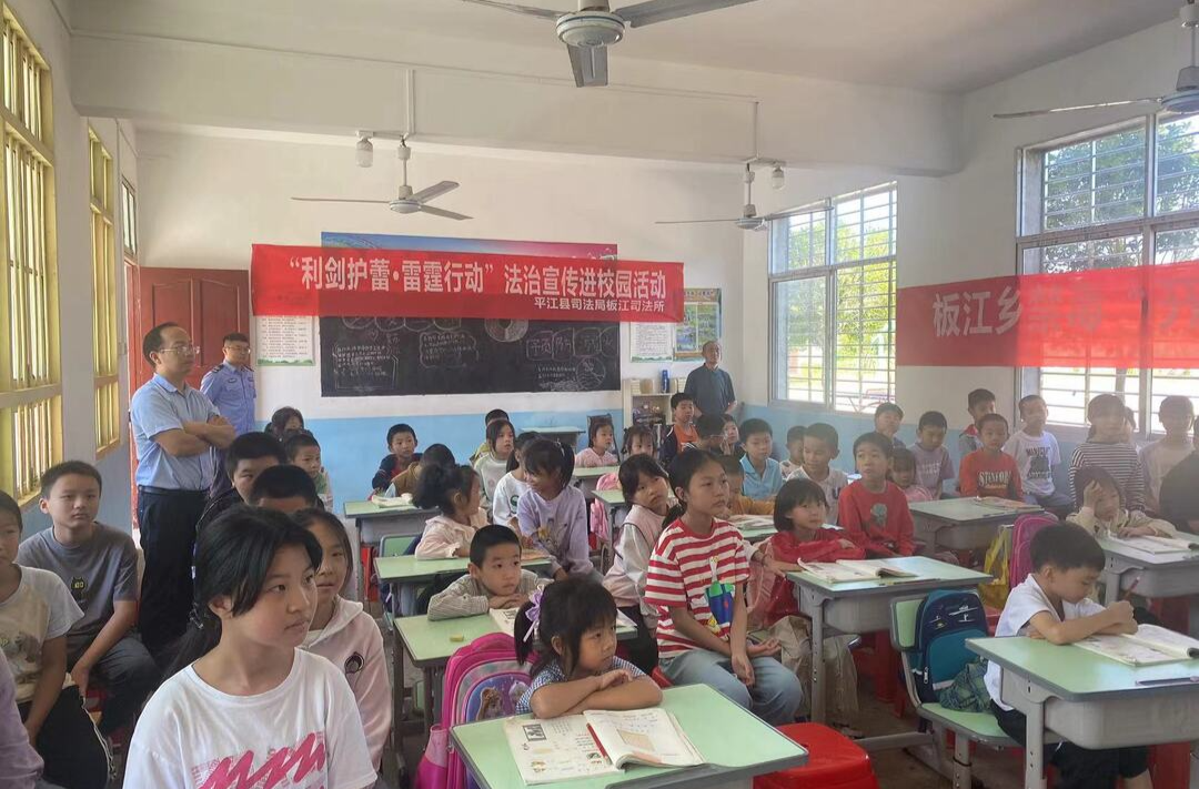板江乡开展2024年禁毒“开学第一课”宣传活动