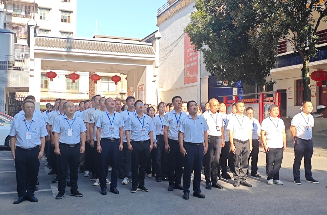 晨光映国旗，国庆暖如曦——汉昌街道热烈庆祝中华人民共和国成立75周年