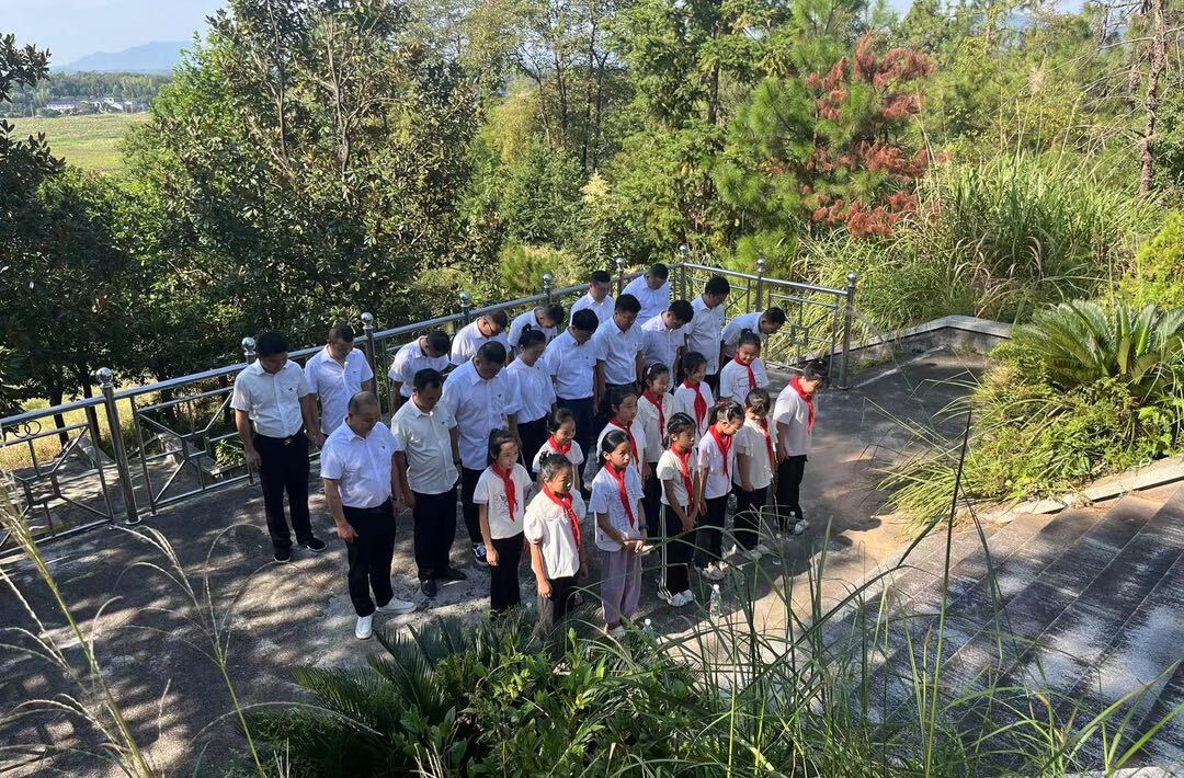 缅怀先烈，传承精神 —— 向家镇举行2024年烈士纪念日主题活动
