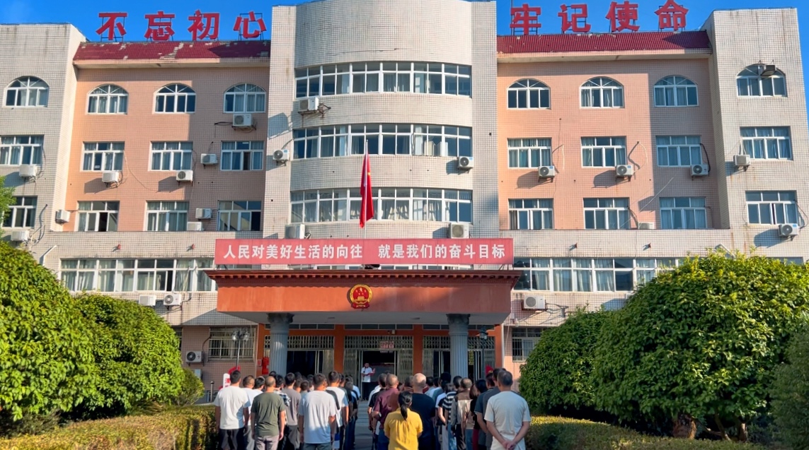 礼赞新中国!长寿镇举行迎国庆升国旗仪式