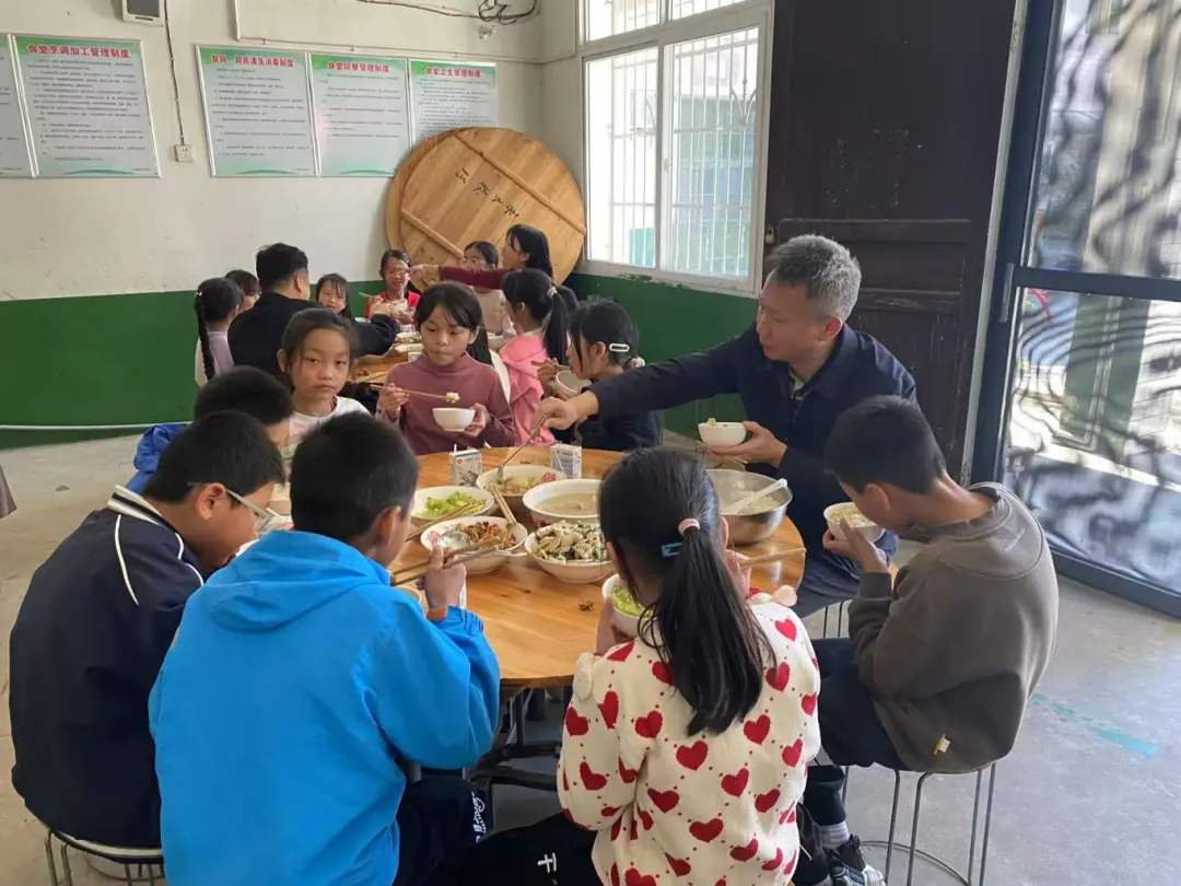 鲁勇调研督导学校食品安全工作