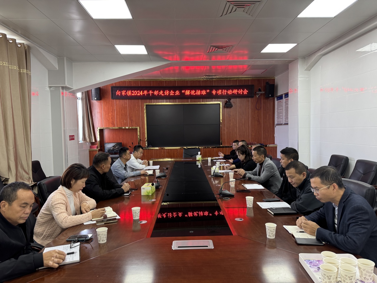 向家镇：包联干部入企大走访，助企纾困解难题