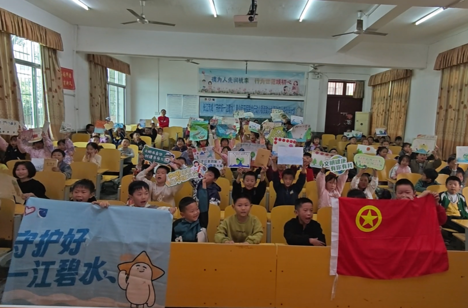 “青赴绿意 大美湖湘”  ——校园系列活动走进瓮江镇中心小学