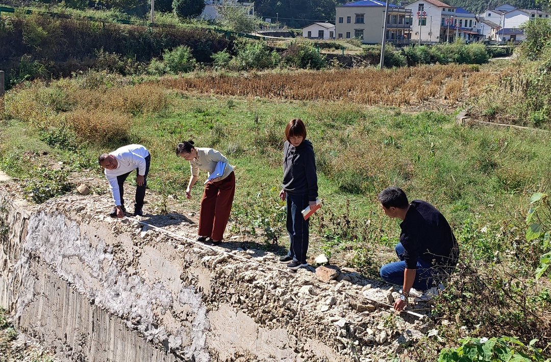 督重建，强落实——余坪镇开展灾后重建督导检查