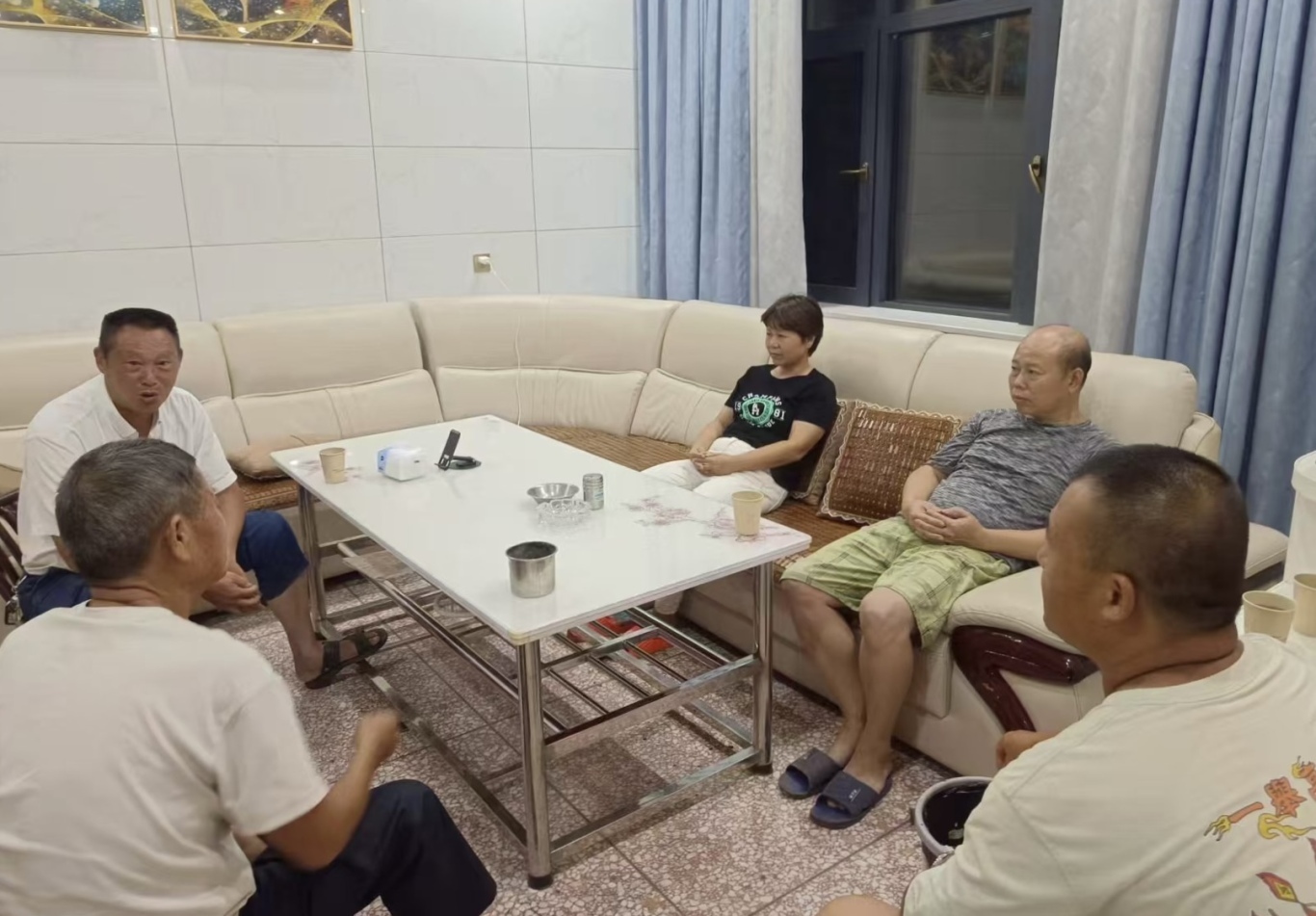 三阳乡：邻里建房起纠纷 群英调解促和谐