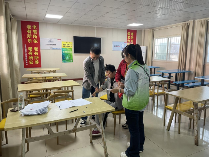 鉴残活动“零距离”真诚服务暖民心