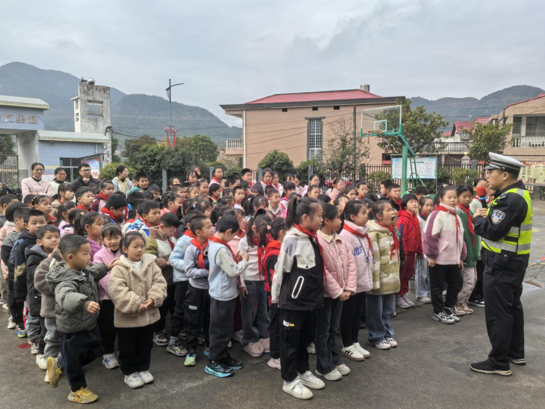 梅仙镇：交通宣传进校园 共筑平安上学路