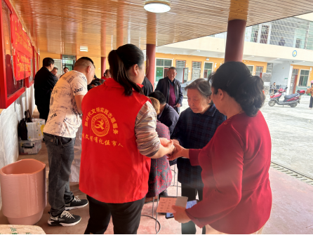 伍市镇运用积分制开展移风易俗破除陈规陋习宣传活动
