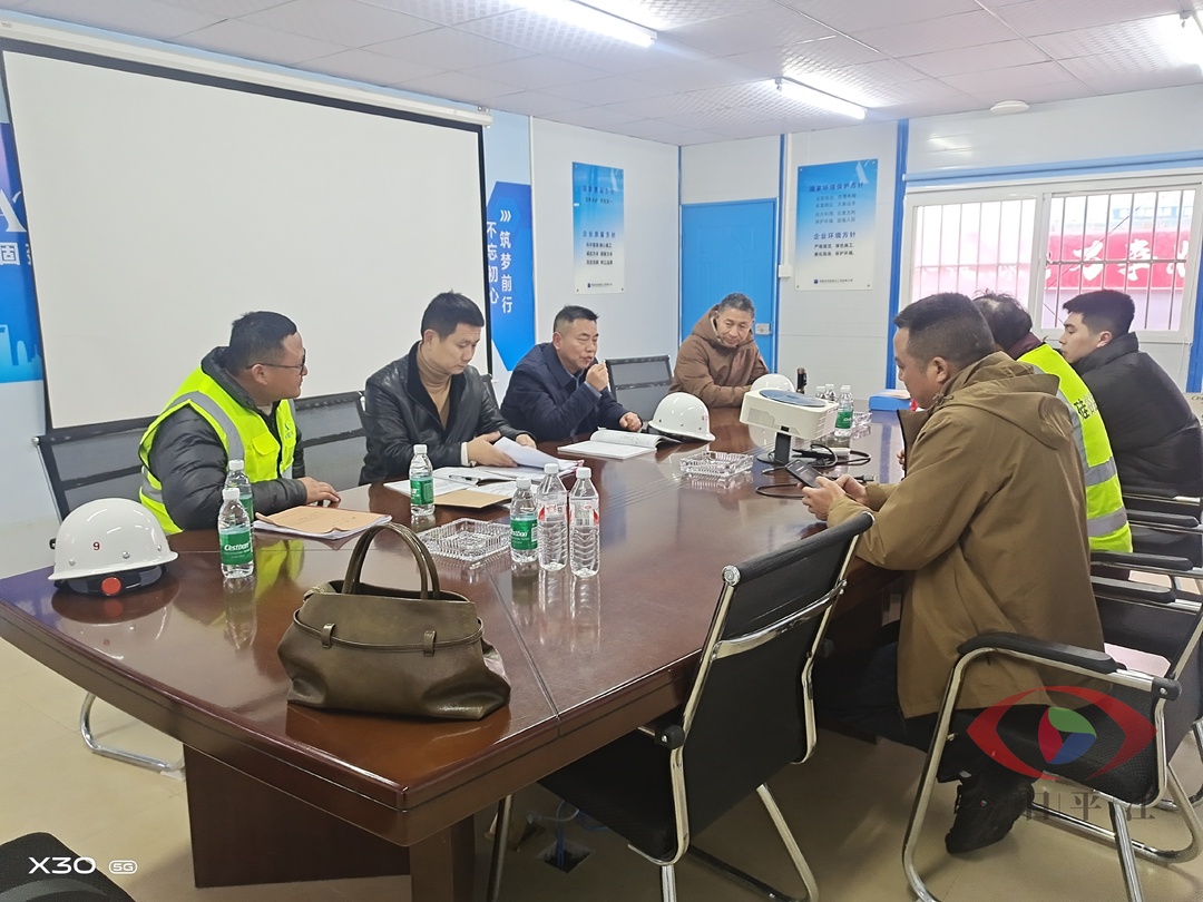 绷紧“安全弦”把好“岁末关”——平江县住建局开展安全生产检查行动