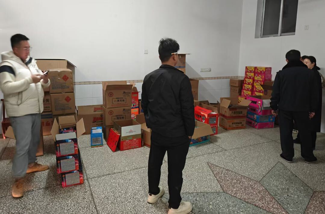 向家镇:强力推进烟花爆竹打非治违，成功查处违规售卖案件一起