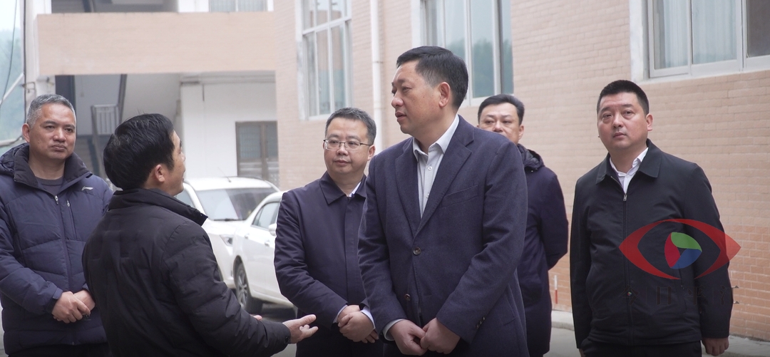 潘岳清率队开展安全生产检查并走访慰问老党员