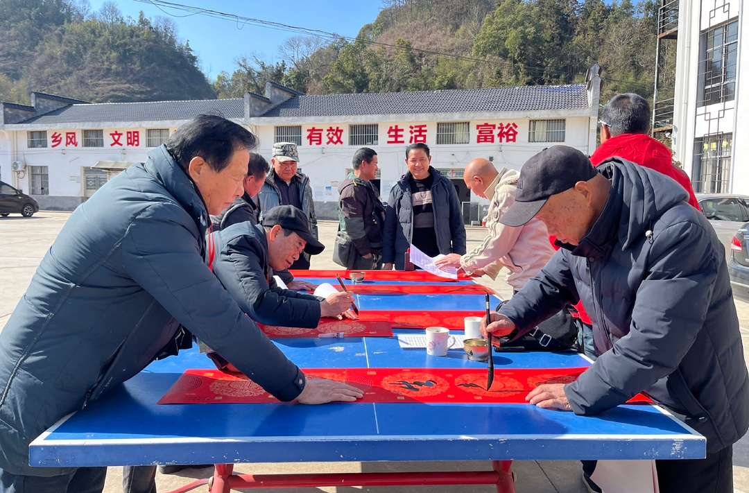 福寿山镇：情暖易地搬迁群众，共度祥和新春佳节