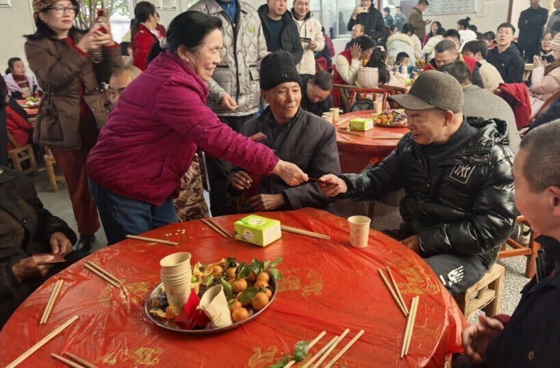 十四载温情坚守，共筑敬老爱老新风尚——瓮江镇敬老院志愿活动彰显大爱与传承