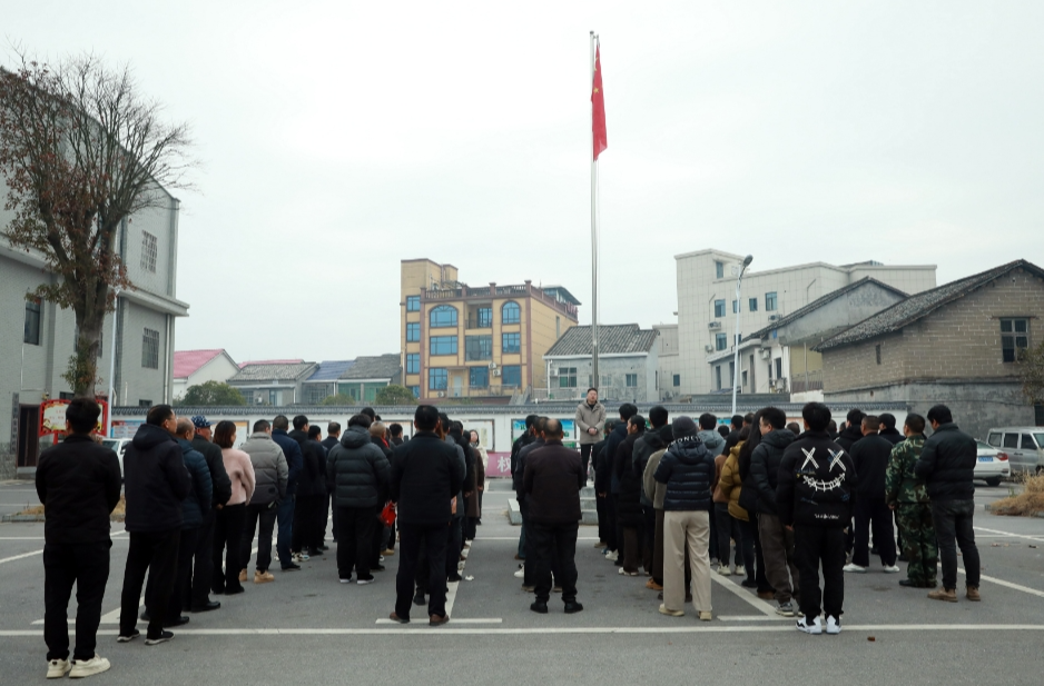新春升旗启新篇 灵蛇献瑞展宏图——向家镇人民政府举行2025年新春升旗仪式暨团拜活动
