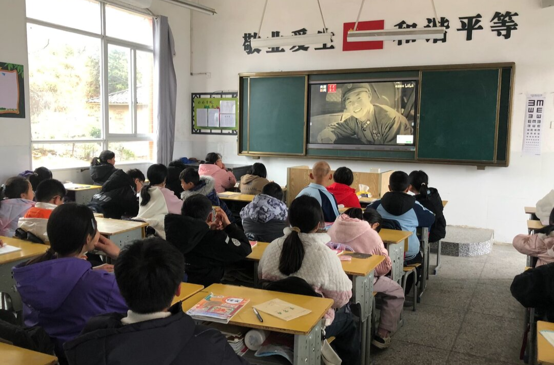 “峰”火相传  “新”心相融 ——梅仙镇团委开展学雷锋系列活动