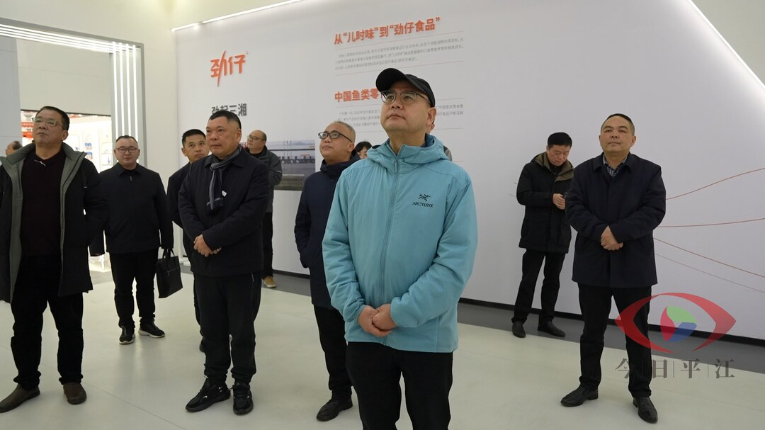 省人大常委会研究室副主任李莲贤一行来我县调研
