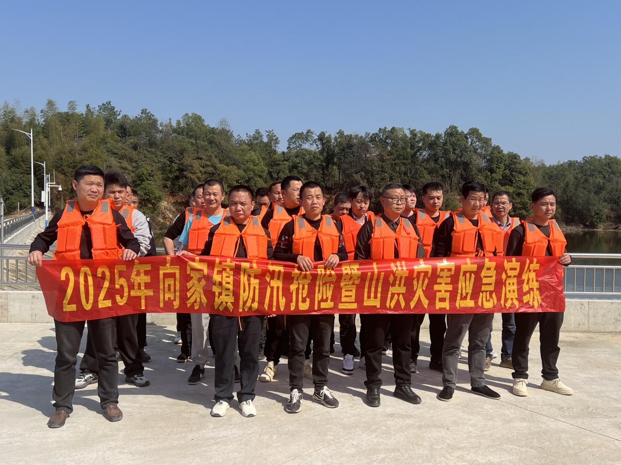 向家镇：以“练”备汛，开展防汛抢险及地质灾害演练