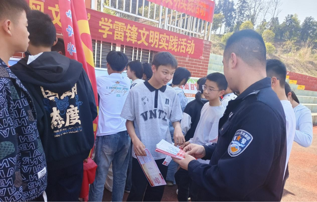 伍市镇：开展3月“学雷锋”志愿服务系列活动