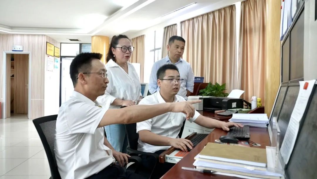 彭方建调研气象工作
