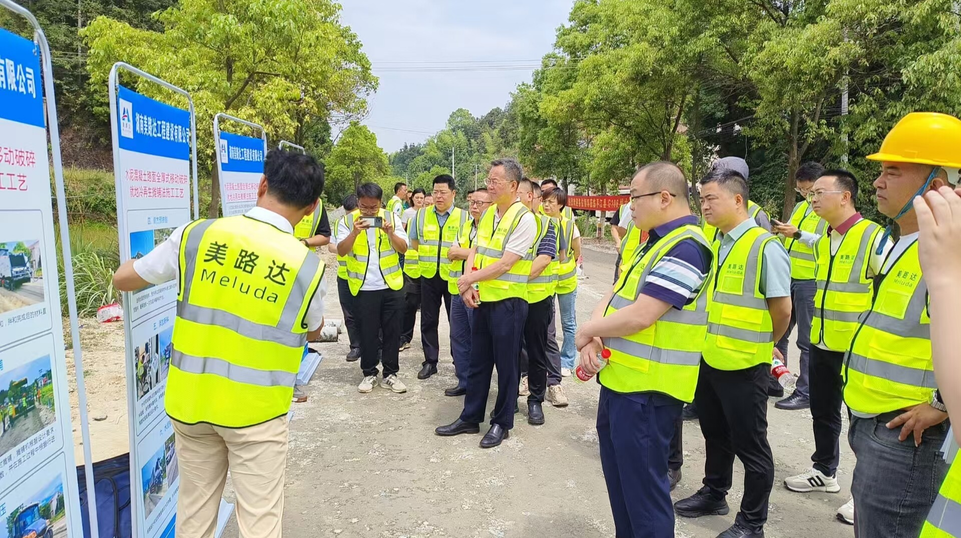 广东省公路事务中心在我县考察调研普通国省道“四新”成果推广应用工作