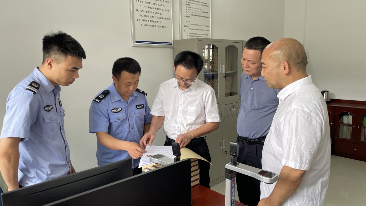 彭方建调研全县司法行政工作