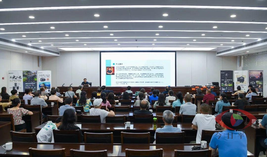 我县举办“摄影追随最美景致”主题讲座
