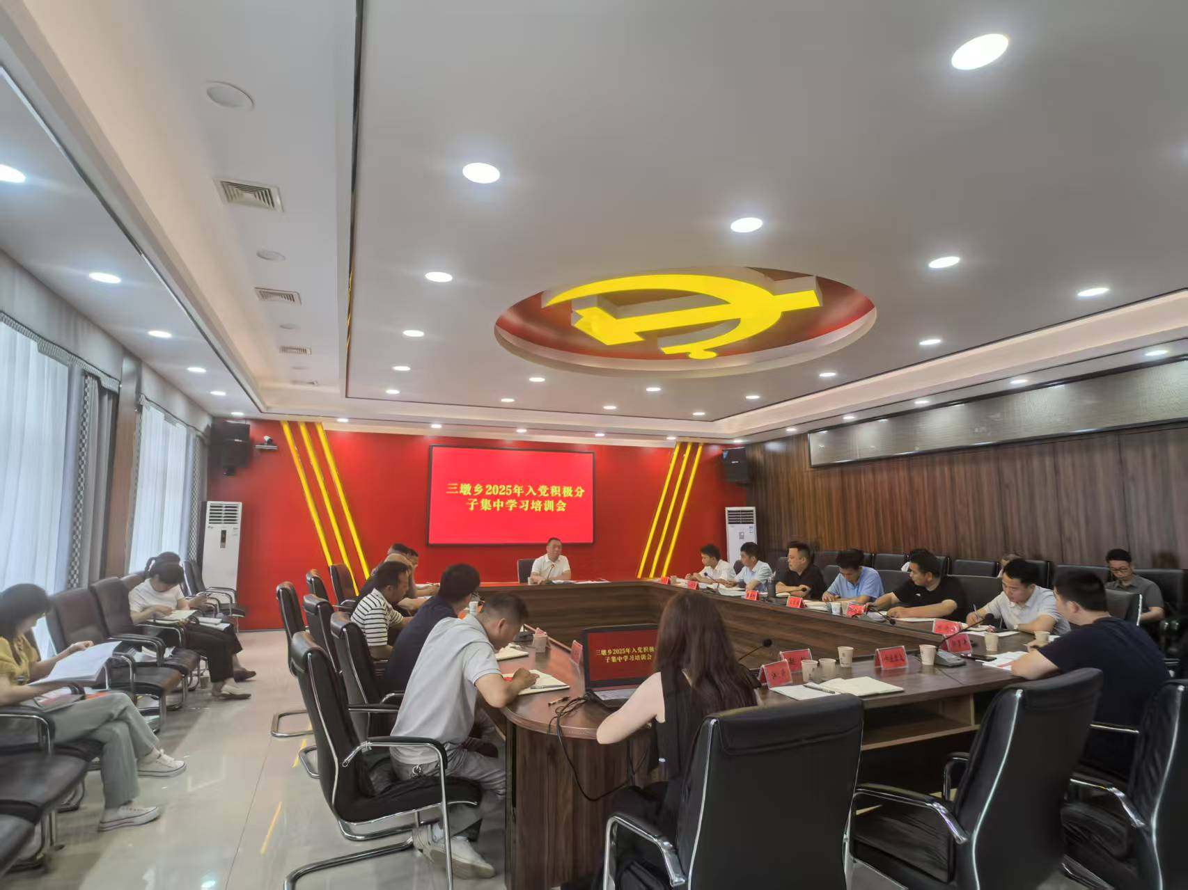 党建引领聚合力，敬老爱老暖人心—三墩乡开展2025年入党积极分子培训班实践活动