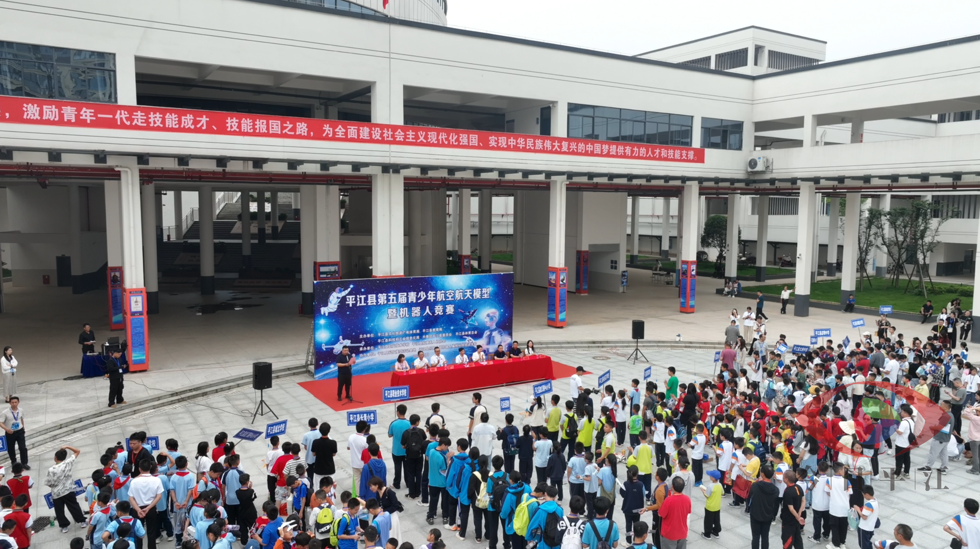 我县举行第五届青少年航空航天模型暨机器人竞赛