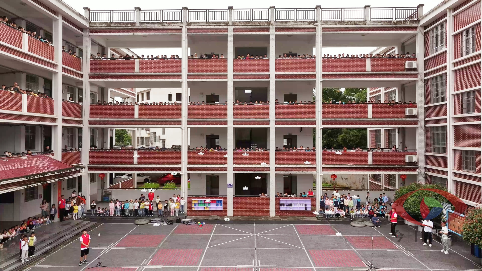 专家进校园，点亮学子科技梦