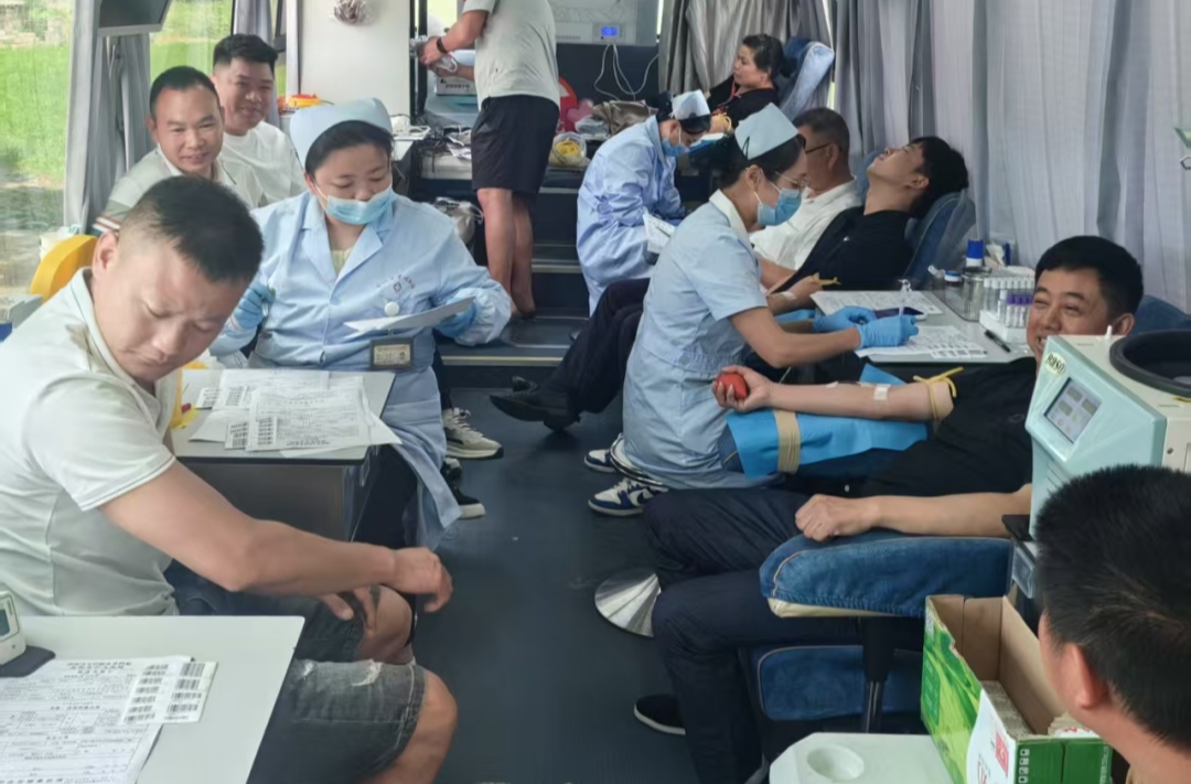 向家镇开展无偿献血活动，热血传递爱与希望！