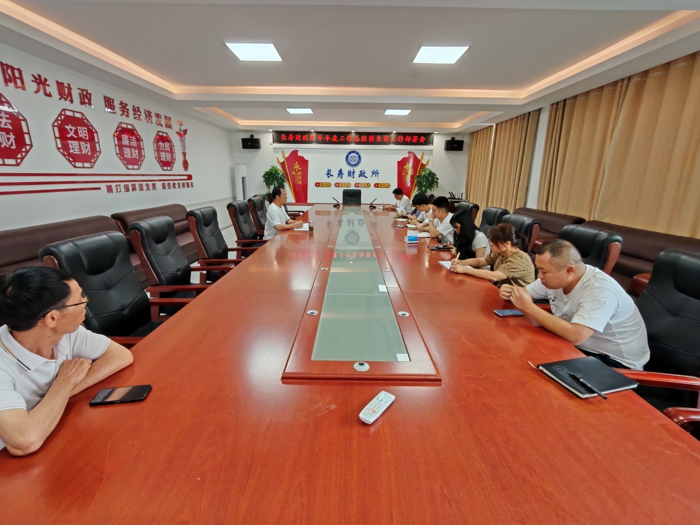 长寿镇财政所：半程回顾鼓干劲，全面部署再扬帆