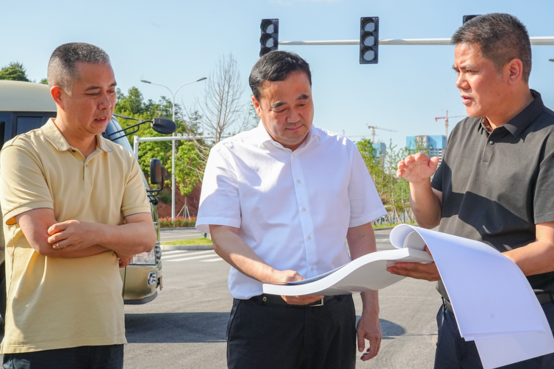 刘正仁实地踏勘城区重点项目