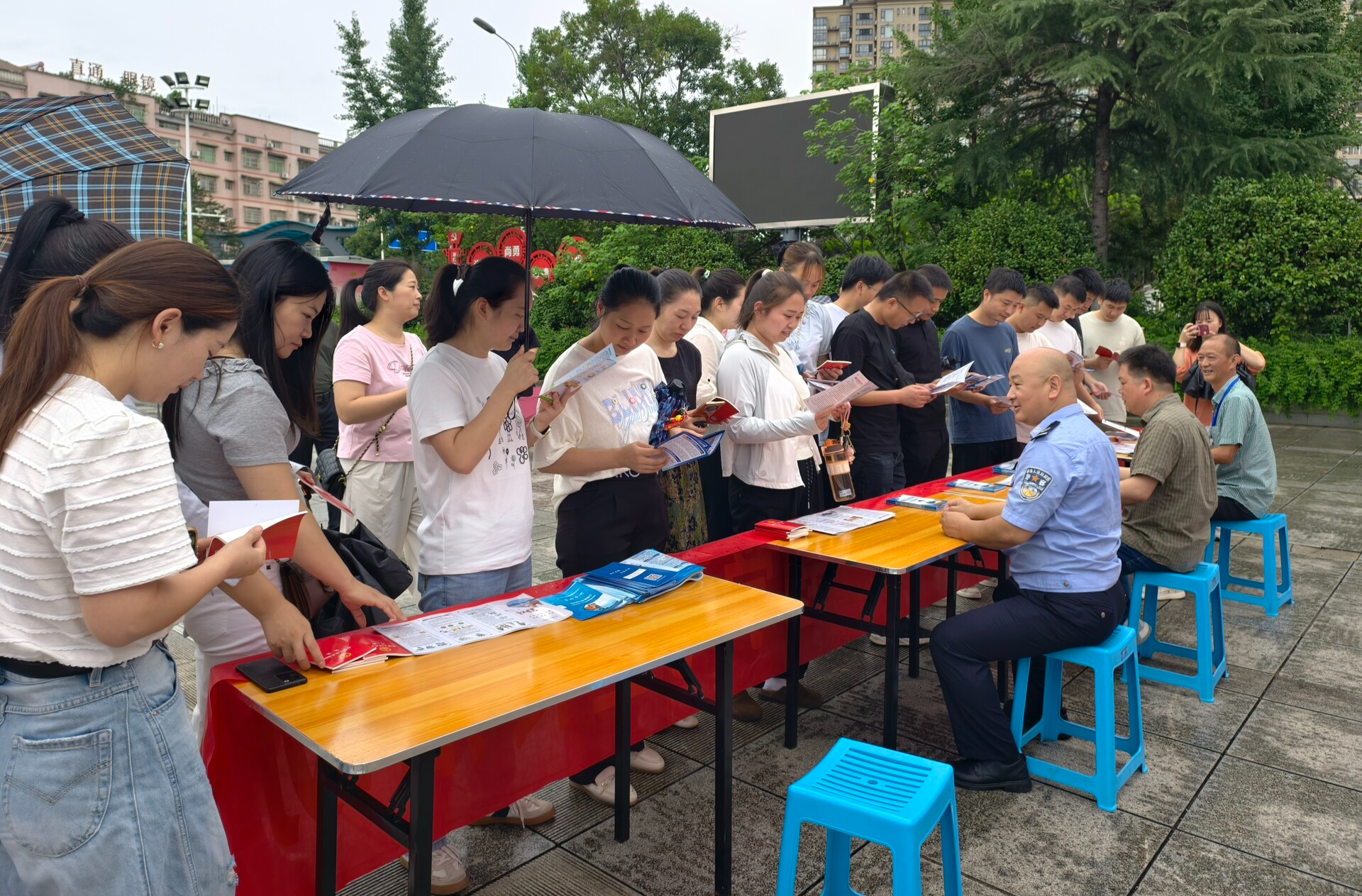 架起政民“连心桥” 共筑诚信“文明网”：汉昌街道开展政务公开主题日暨诚信宣传月活动