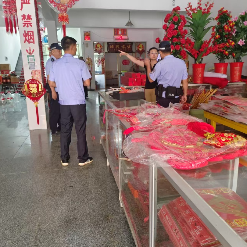 “打非治违”  雷霆出击—向家镇织密禁鞭禁炮安全网