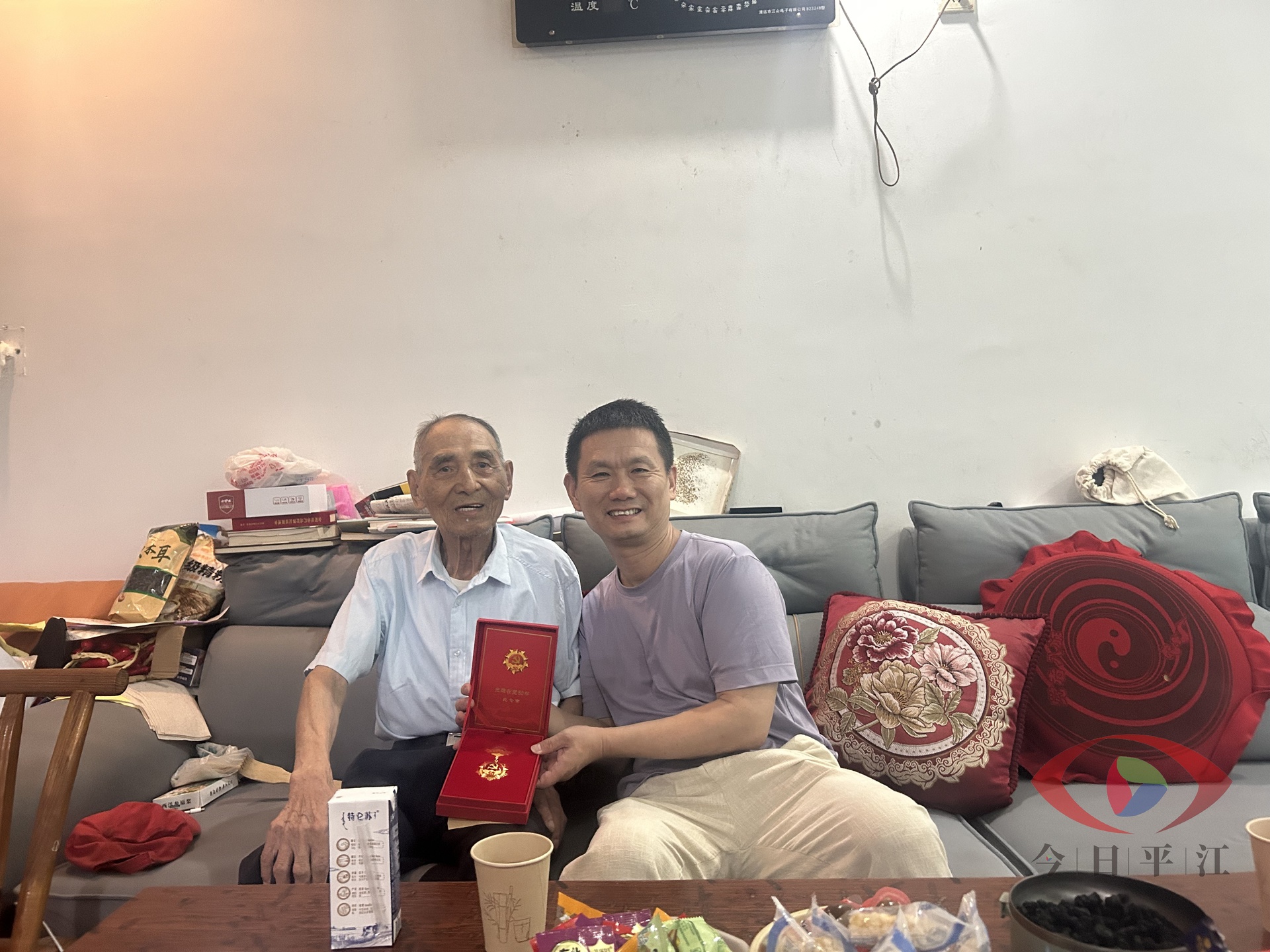 住建情深暖桑榆 七一慰问老党员