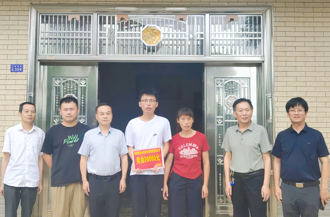 喜报！三市镇两位学子被清北录取