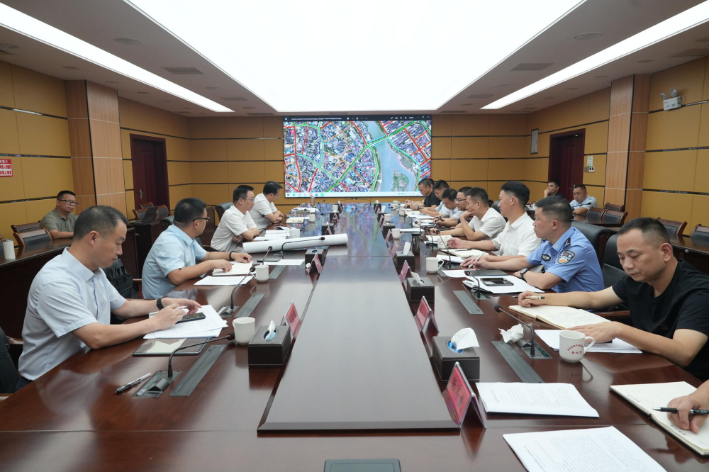 彭方建主持召开城区管线入地工作调度会