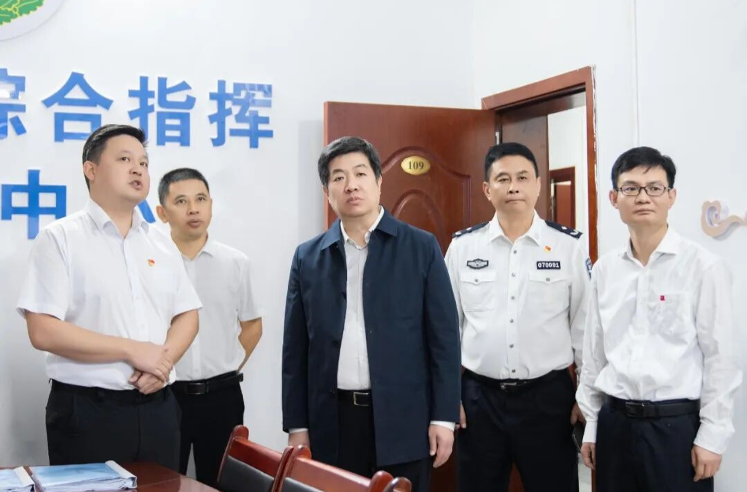 黎朝晖宣讲市第九次党代会精神并督导国庆假期安全生产、社会稳定和秸秆禁限烧工作