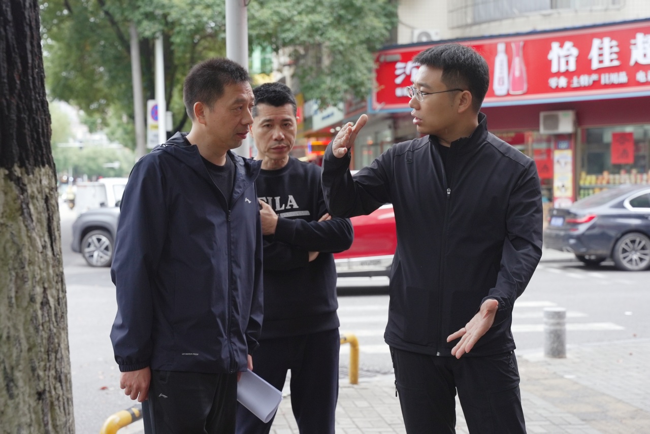 阳建督导假期安全生产、城市管理和秸秆禁限烧工作
