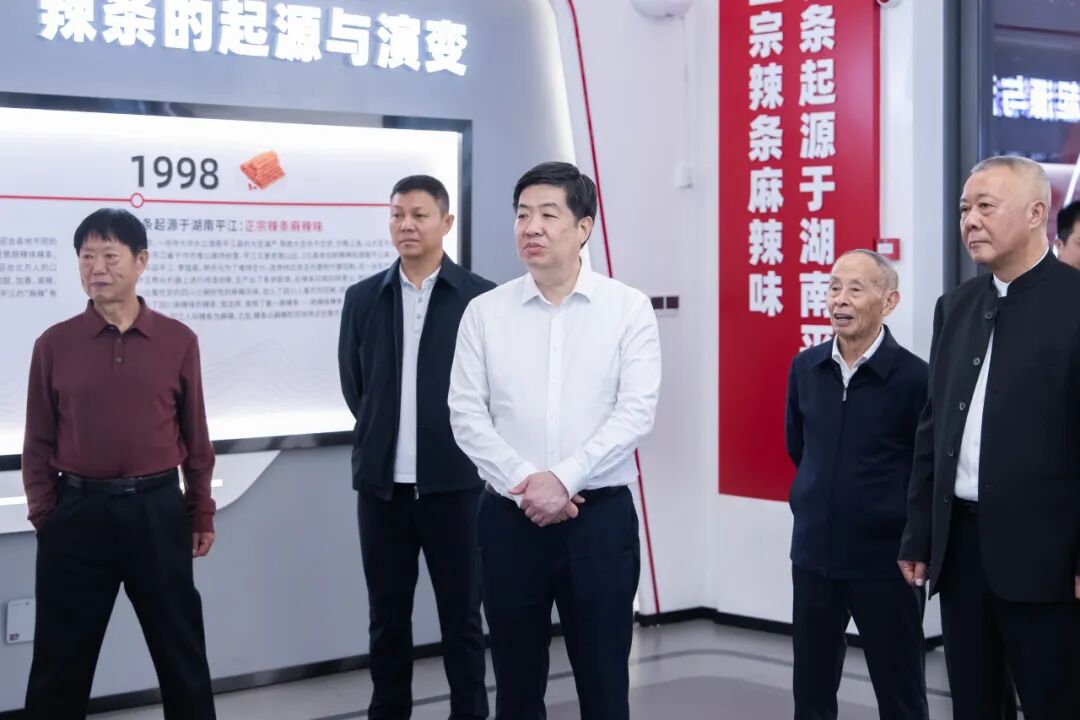 我县组织老干部开展重阳节视察调研活动